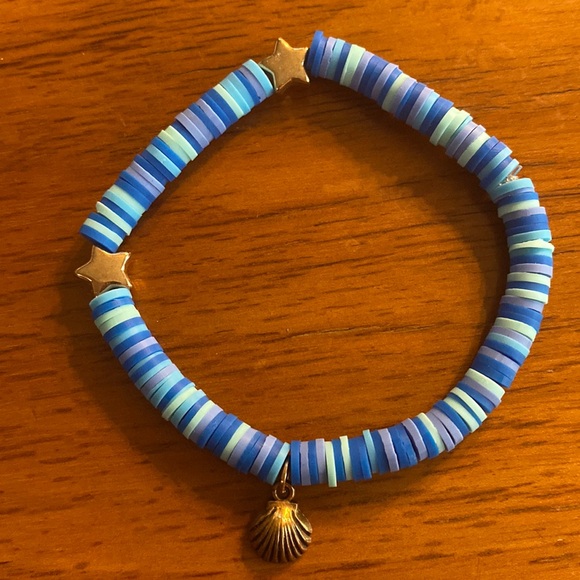 Blue Ocean Clay Bead Bracelet With Seashell Charm Handmade New - Picture 3 of 4